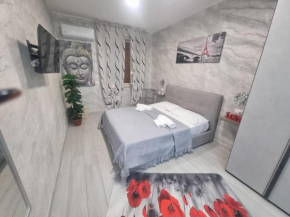Rosy Holiday House